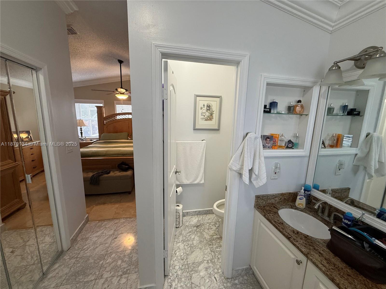 1040 Wilshire Cir W Pembroke Pines, FL 33027