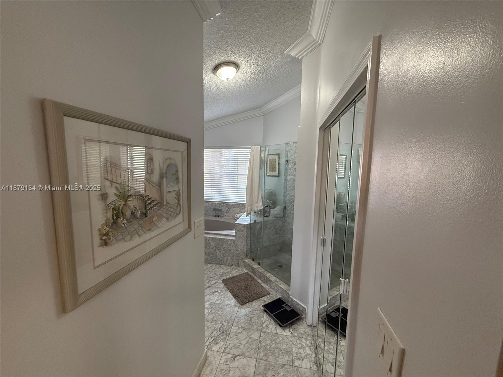 1040 Wilshire Cir W Pembroke Pines, FL 33027