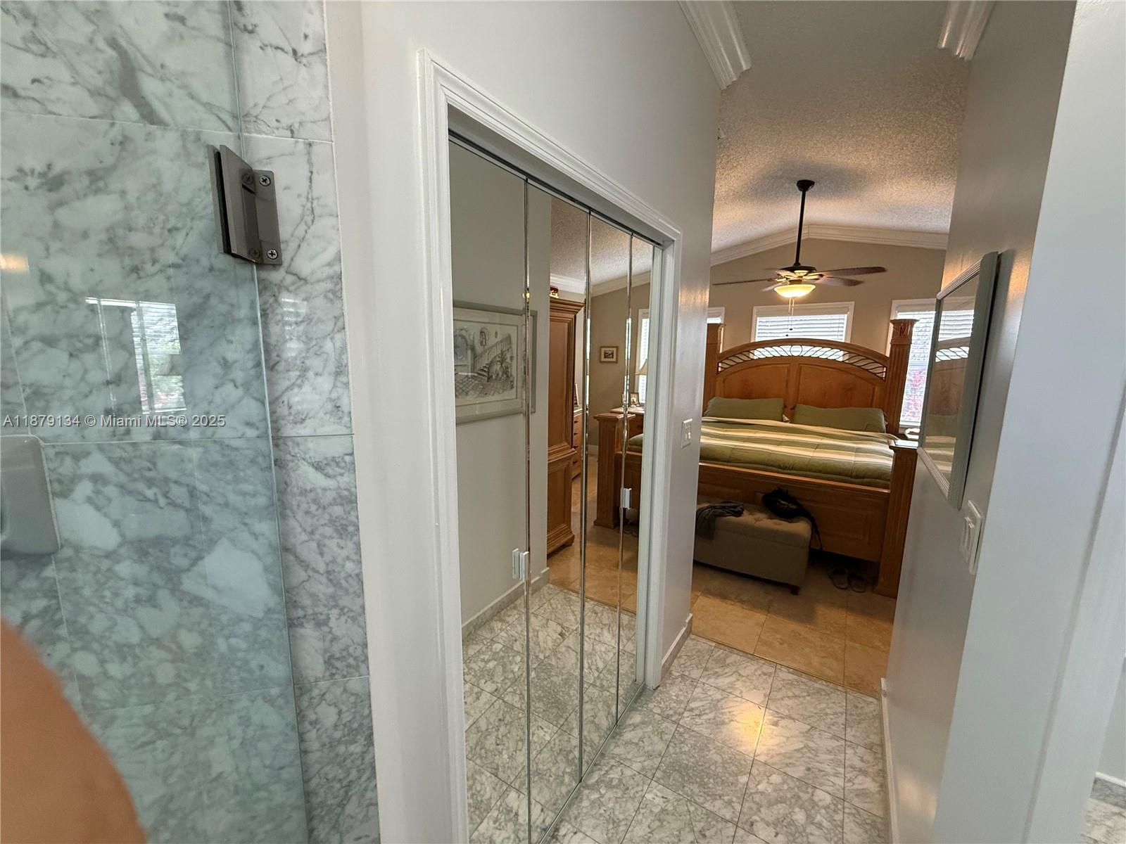 1040 Wilshire Cir W Pembroke Pines, FL 33027