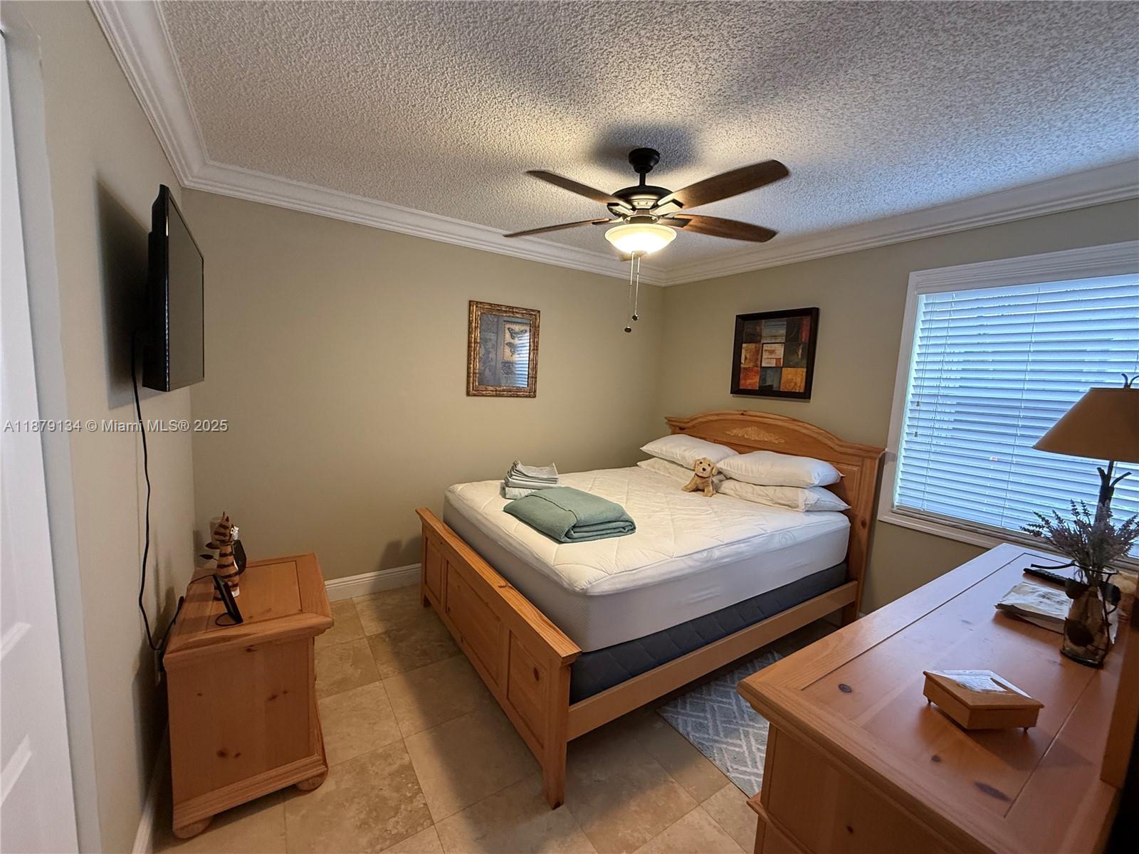 1040 Wilshire Cir W Pembroke Pines, FL 33027