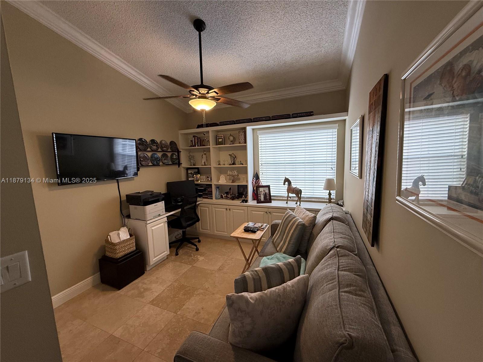 1040 Wilshire Cir W Pembroke Pines, FL 33027