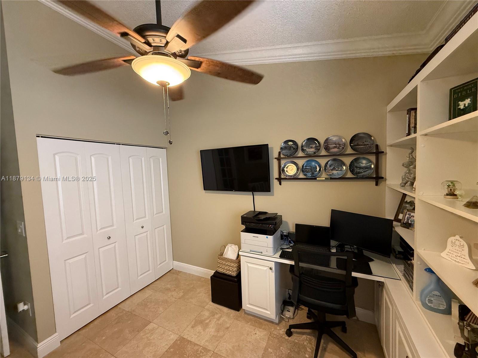 1040 Wilshire Cir W Pembroke Pines, FL 33027