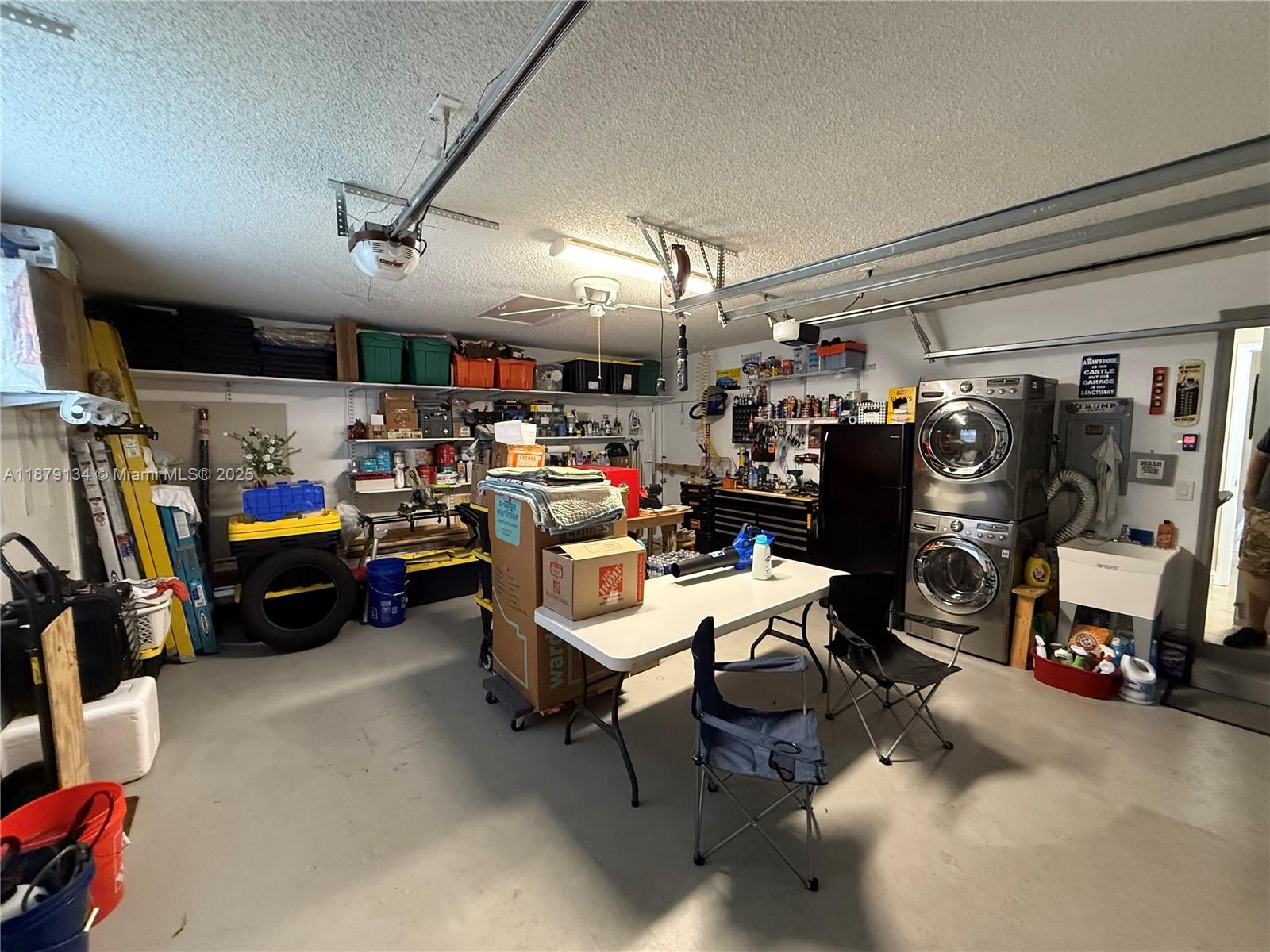 1040 Wilshire Cir W Pembroke Pines, FL 33027