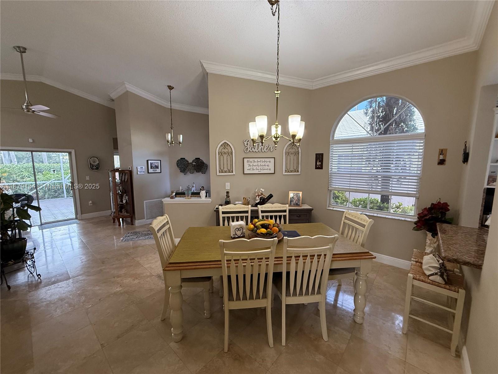 1040 Wilshire Cir W Pembroke Pines, FL 33027