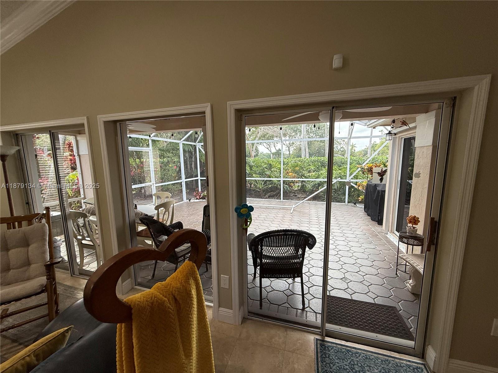 1040 Wilshire Cir W Pembroke Pines, FL 33027