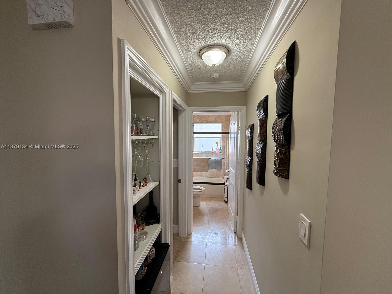 1040 Wilshire Cir W Pembroke Pines, FL 33027