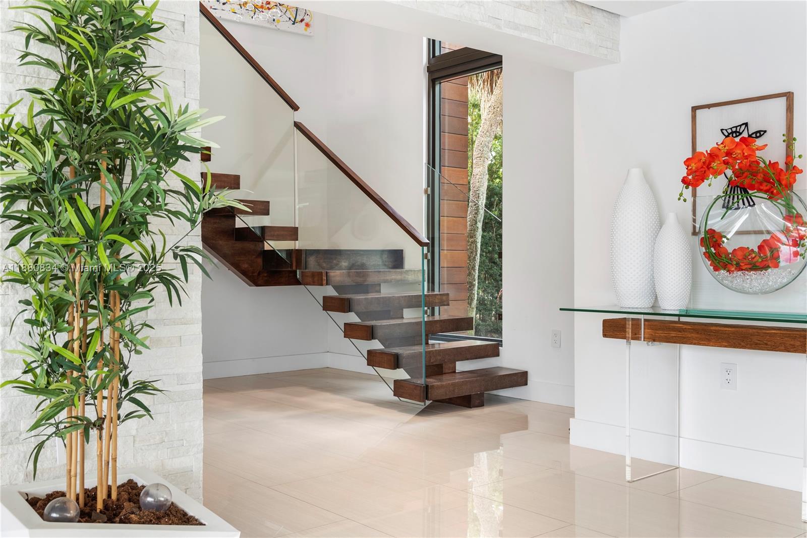 1025 Diplomat Pkwy Hollywood, FL 33019