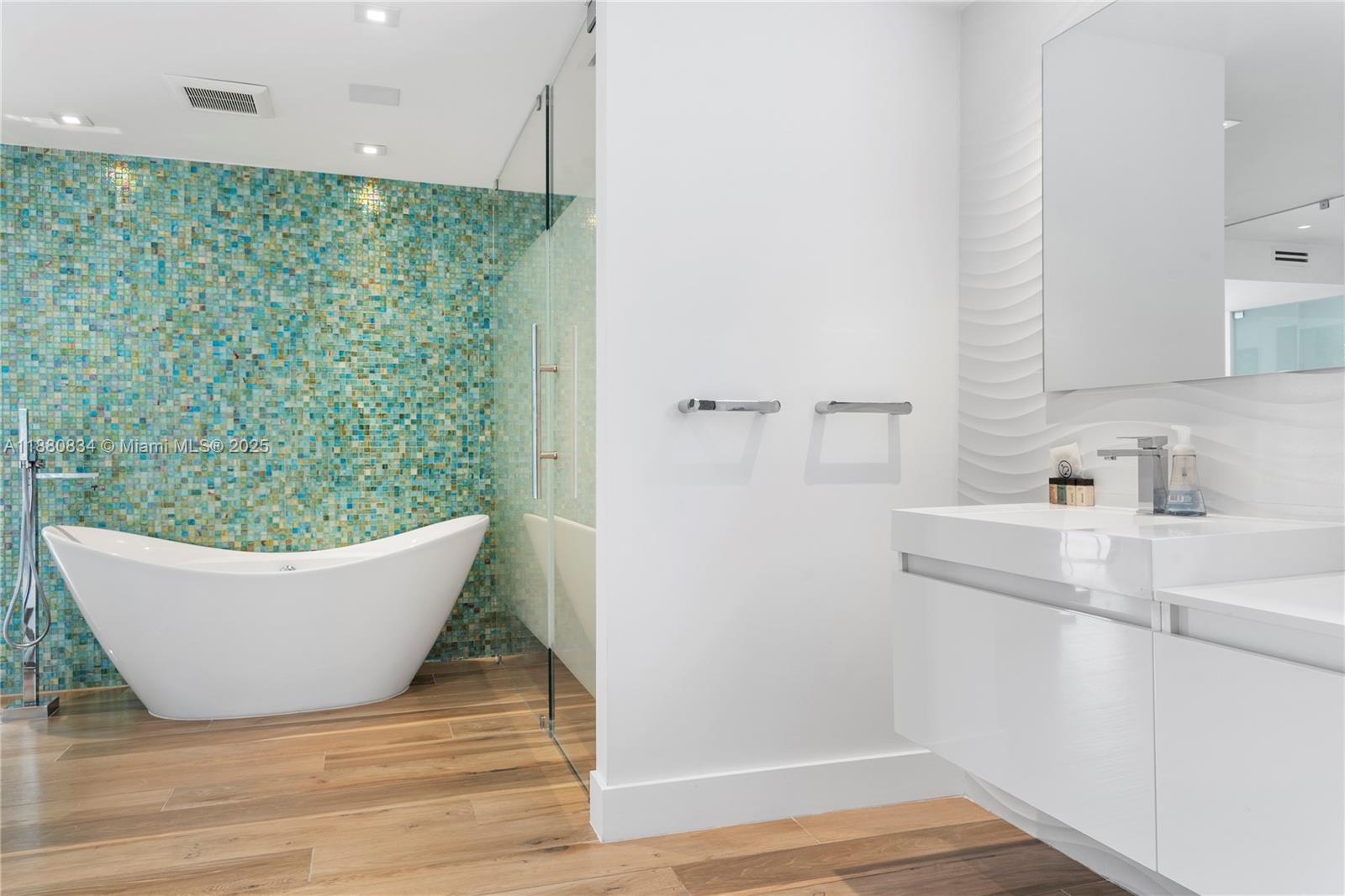 1025 Diplomat Pkwy Hollywood, FL 33019