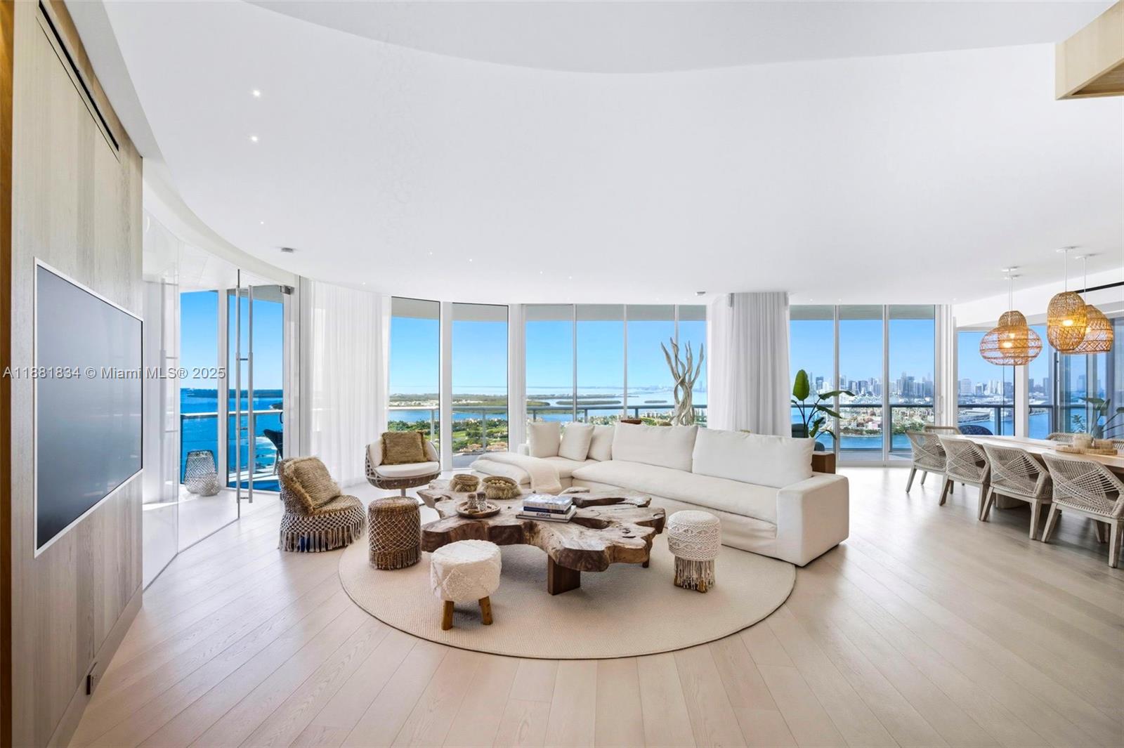 100 S Pointe Dr #3803 Miami Beach, FL 33139 100 S Pointe Dr #3803 Miami Beach, FL 33139