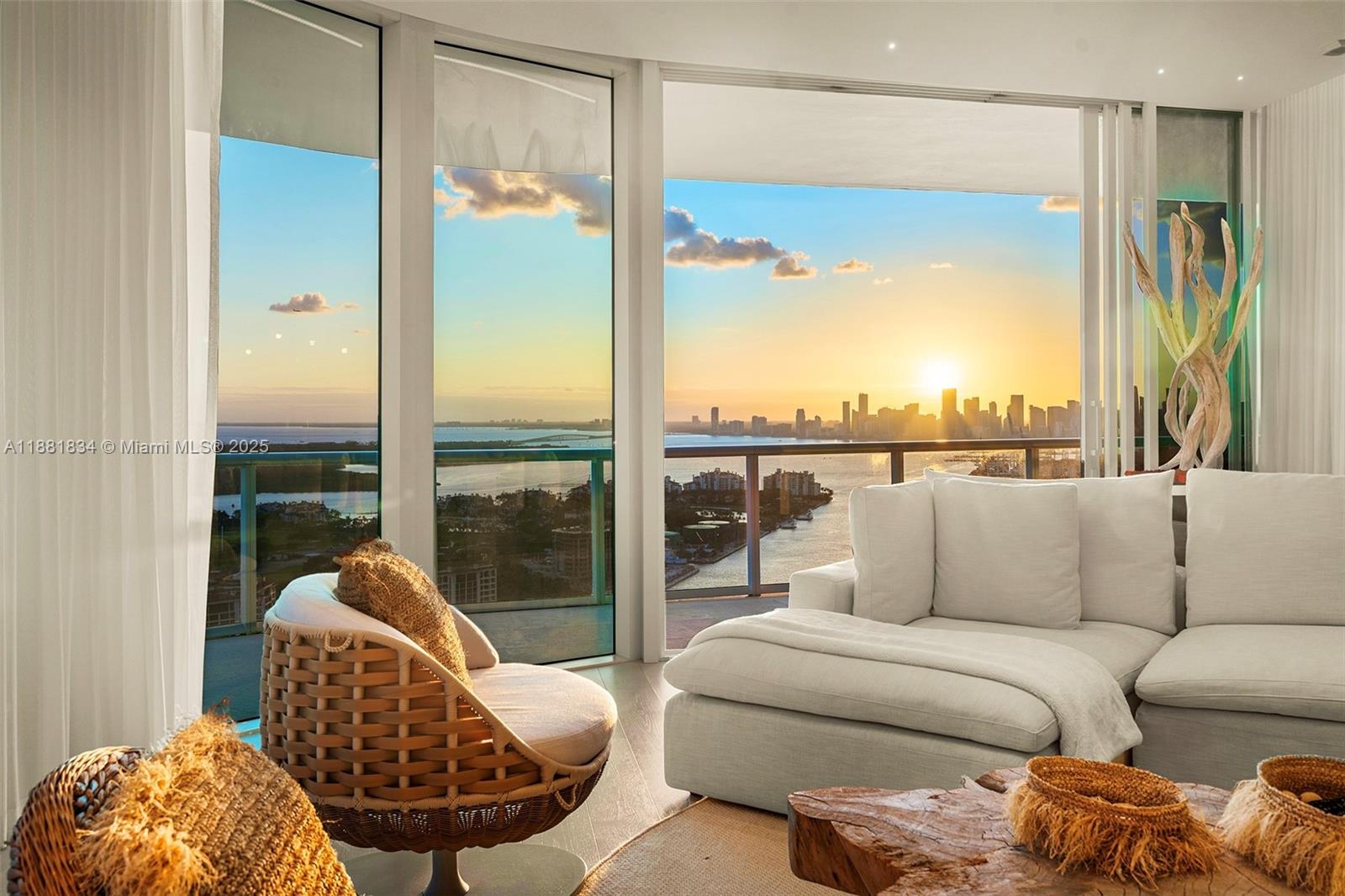 100 S Pointe Dr #3803 Miami Beach, FL 33139 100 S Pointe Dr #3803 Miami Beach, FL 33139