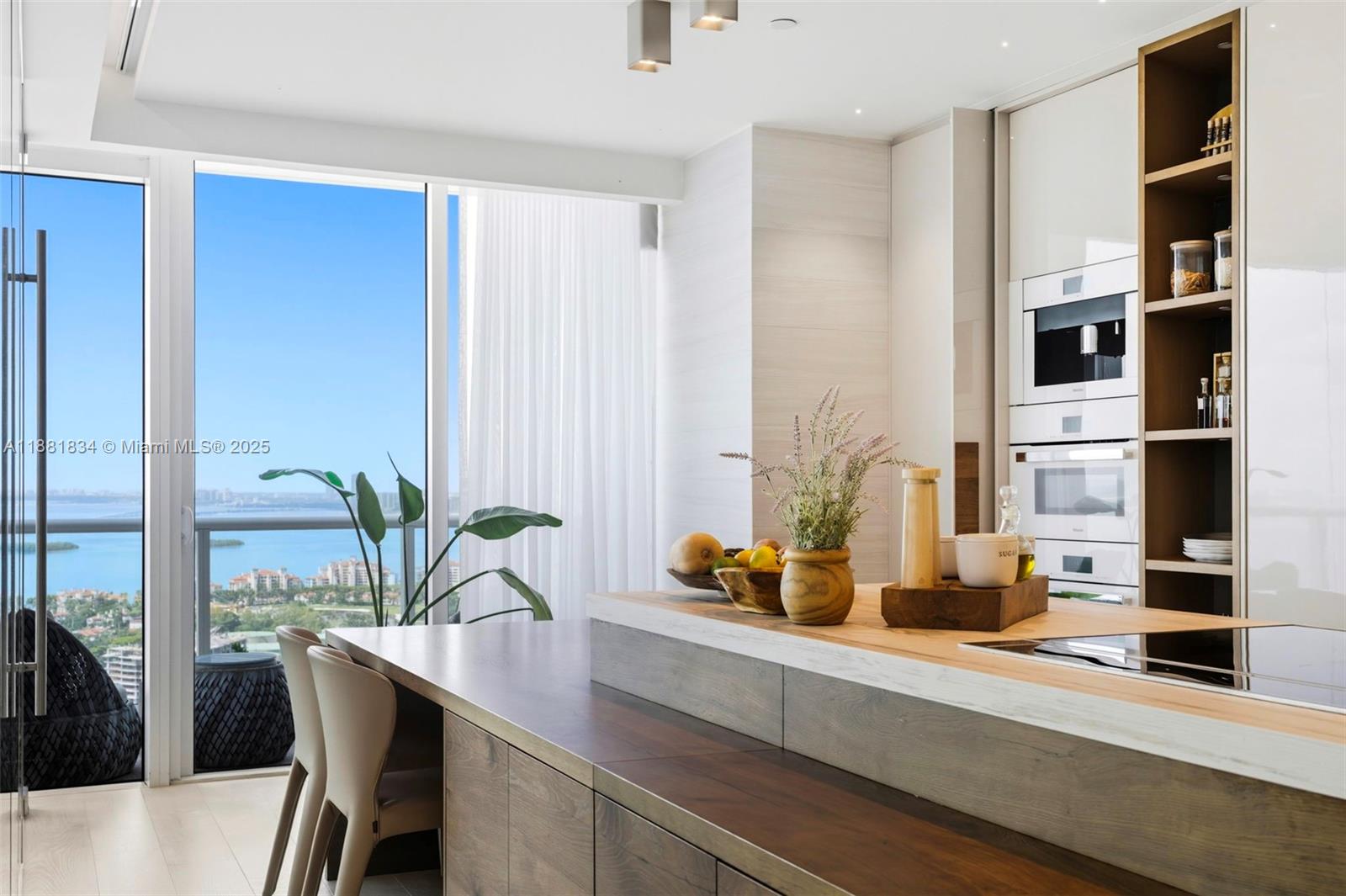 100 S Pointe Dr #3803 Miami Beach, FL 33139 100 S Pointe Dr #3803 Miami Beach, FL 33139