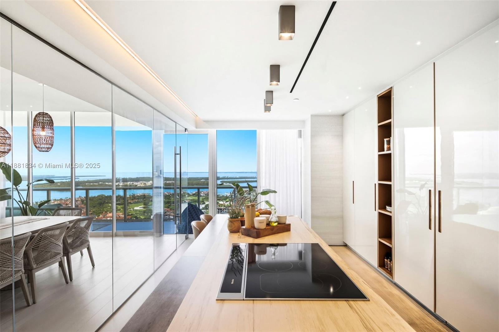 100 S Pointe Dr #3803 Miami Beach, FL 33139 100 S Pointe Dr #3803 Miami Beach, FL 33139