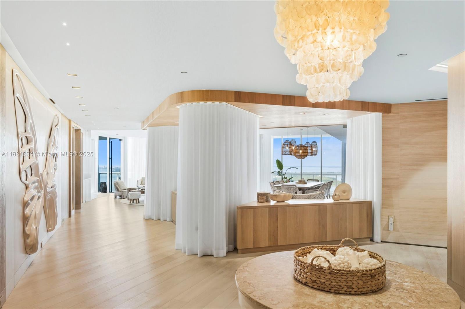 100 S Pointe Dr #3803 Miami Beach, FL 33139 100 S Pointe Dr #3803 Miami Beach, FL 33139