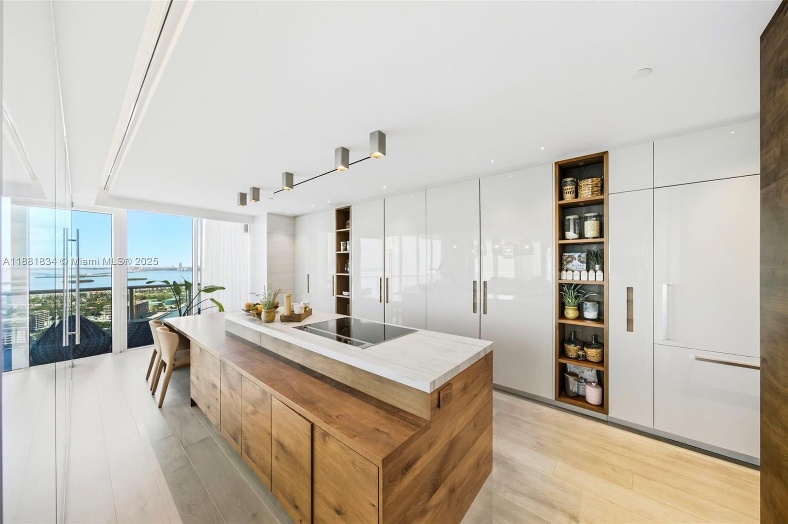 100 S Pointe Dr #3803 Miami Beach, FL 33139 100 S Pointe Dr #3803 Miami Beach, FL 33139