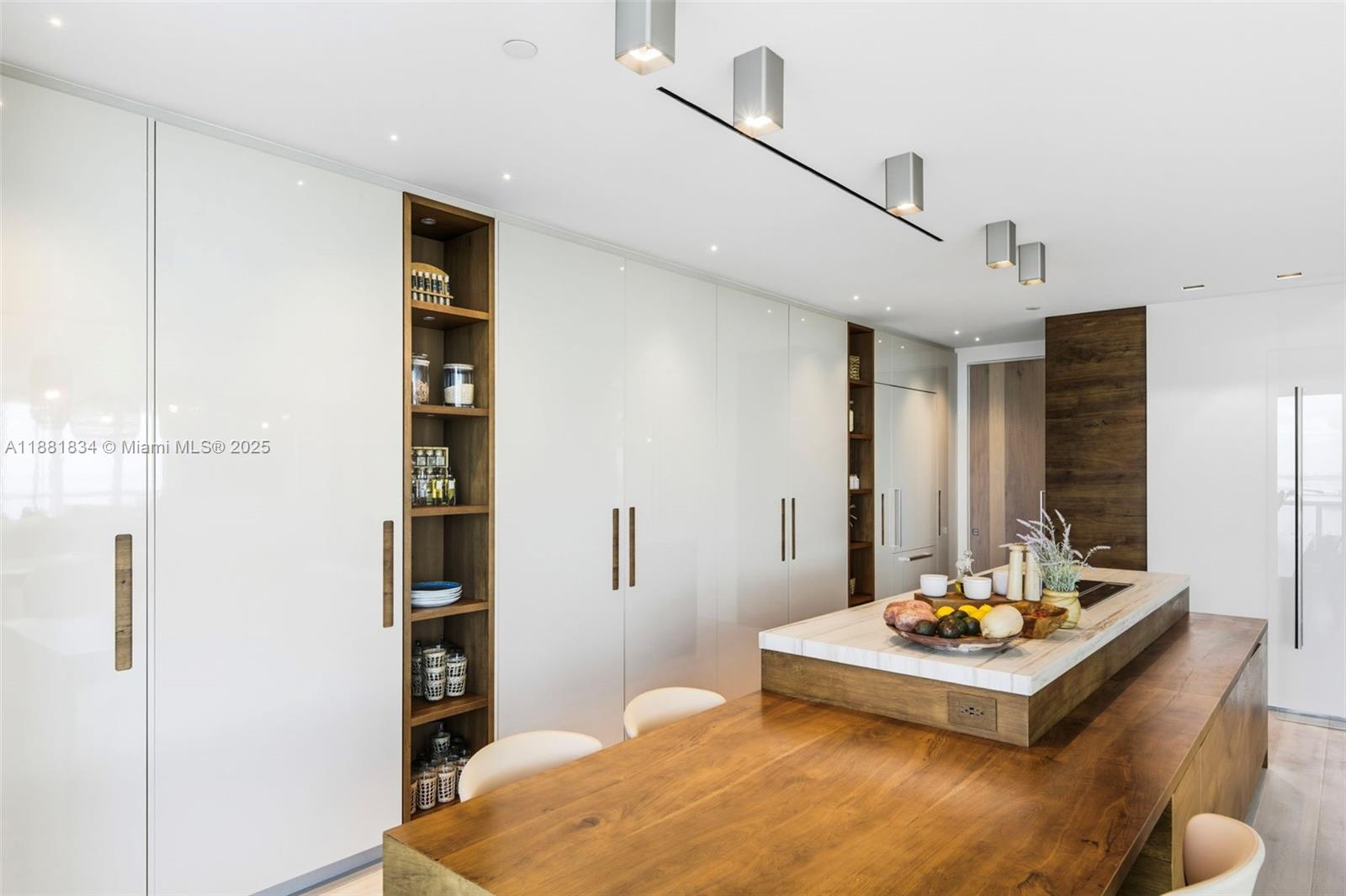 100 S Pointe Dr #3803 Miami Beach, FL 33139 100 S Pointe Dr #3803 Miami Beach, FL 33139