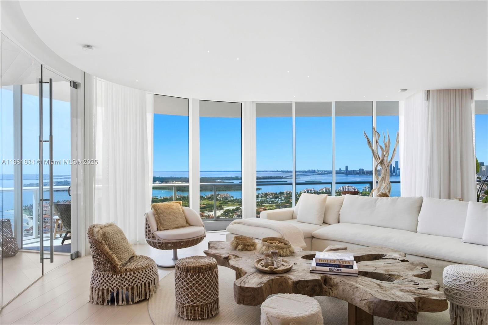100 S Pointe Dr #3803 Miami Beach, FL 33139 100 S Pointe Dr #3803 Miami Beach, FL 33139