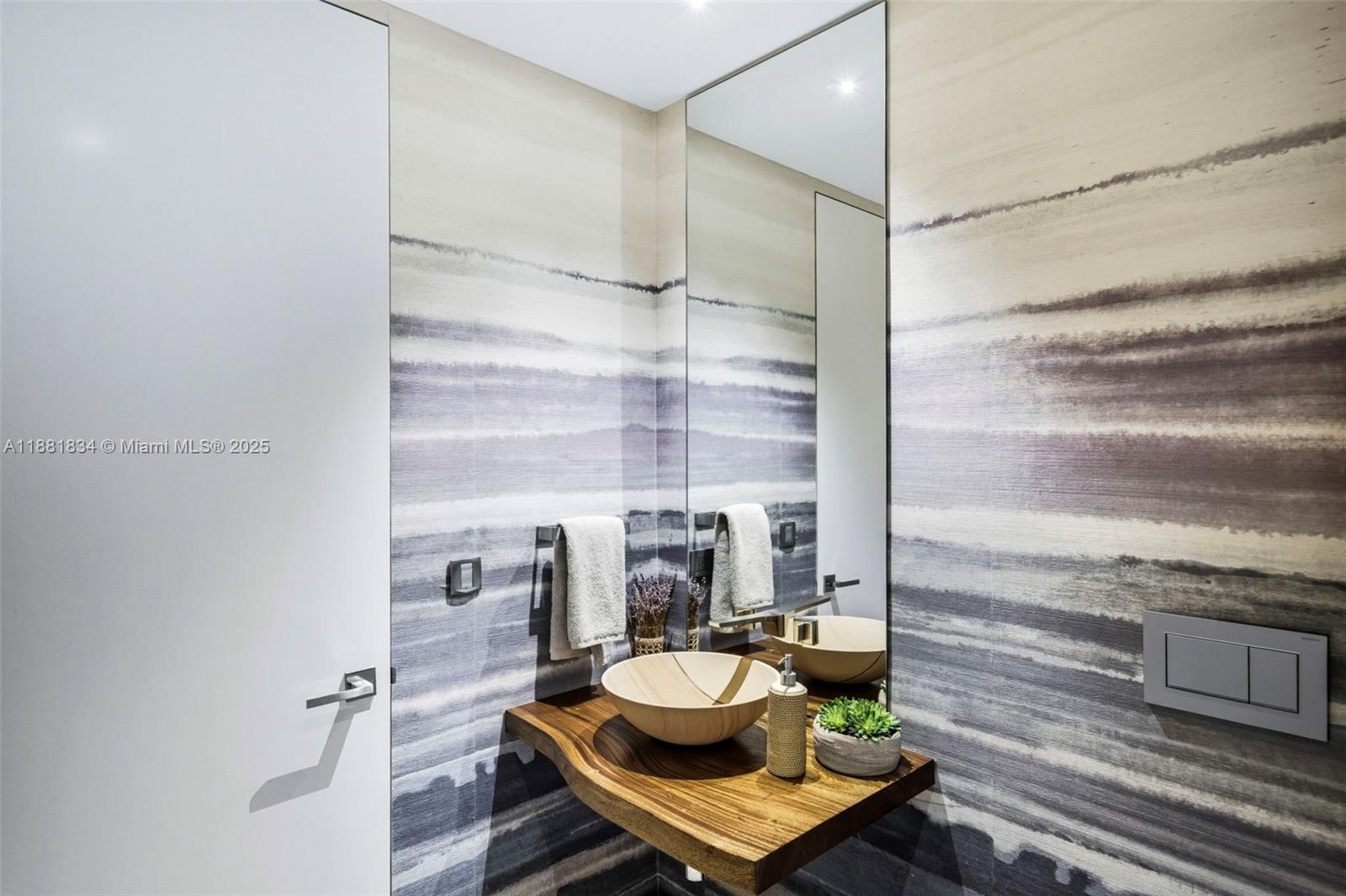 100 S Pointe Dr #3803 Miami Beach, FL 33139 100 S Pointe Dr #3803 Miami Beach, FL 33139