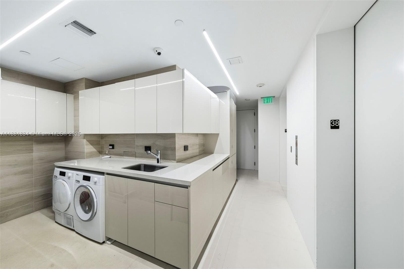 100 S Pointe Dr #3803 Miami Beach, FL 33139 100 S Pointe Dr #3803 Miami Beach, FL 33139