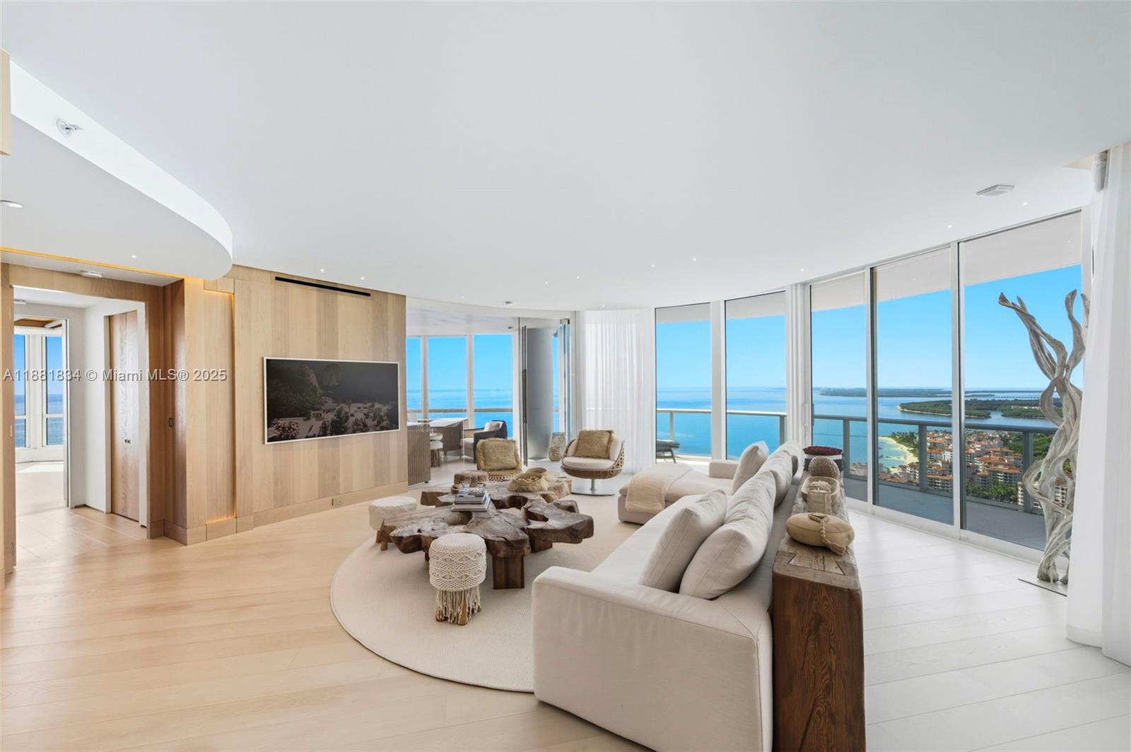100 S Pointe Dr #3803 Miami Beach, FL 33139 100 S Pointe Dr #3803 Miami Beach, FL 33139