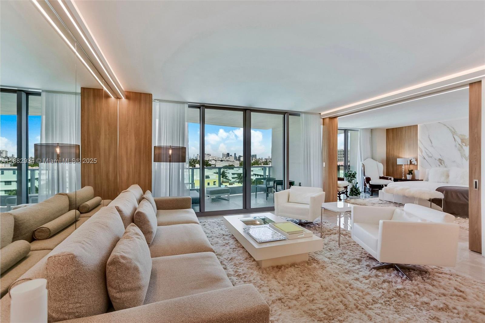 1455 Ocean Dr #811
