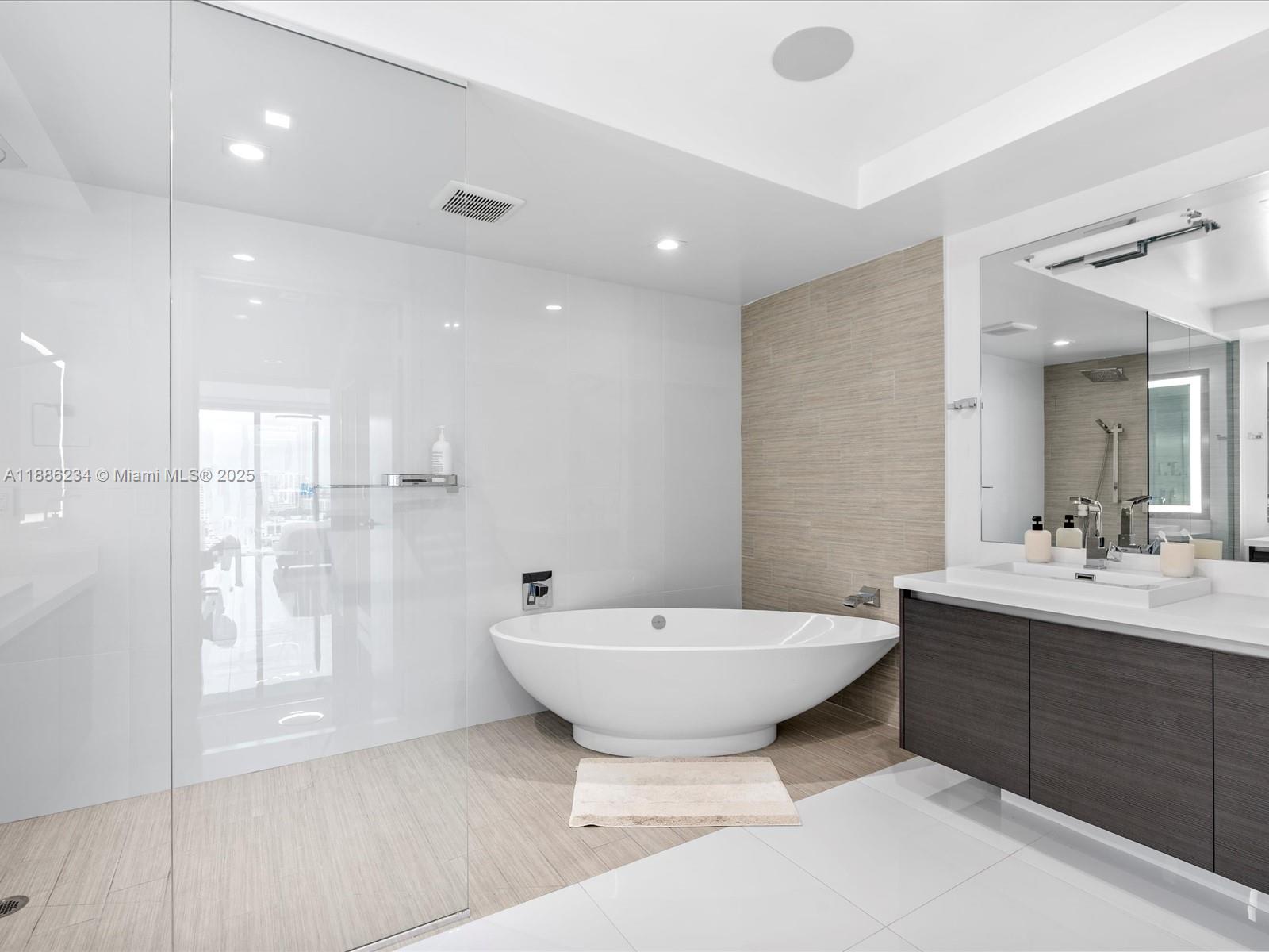 image Parque Towers Condo16