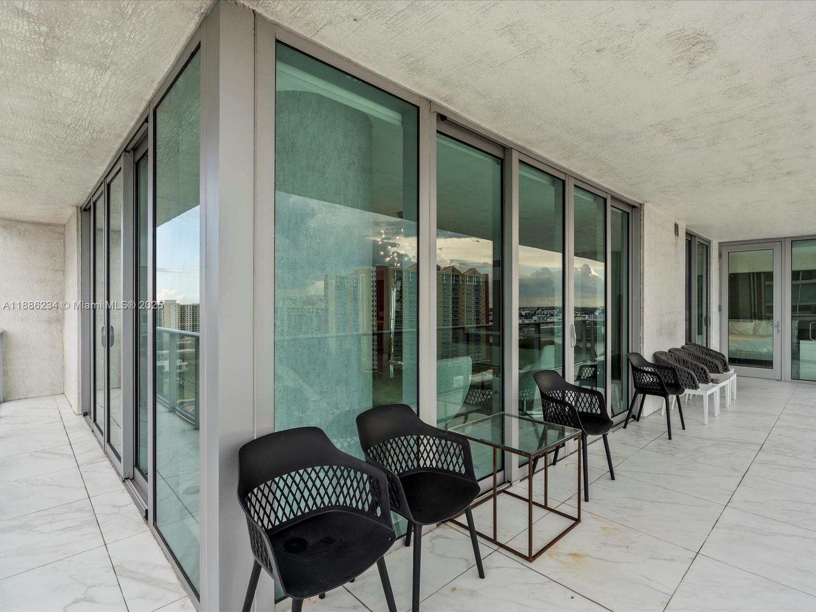 image Parque Towers Condo30