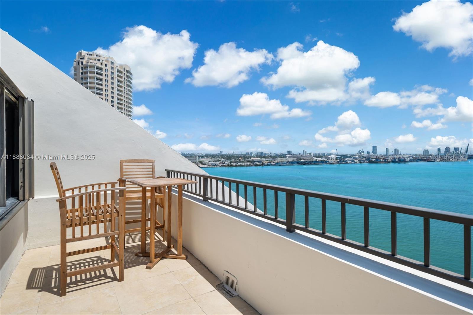 520 Brickell Key Dr #UPH-03 Miami, FL 33131 520 Brickell Key Dr #UPH-03 Miami, FL 33131