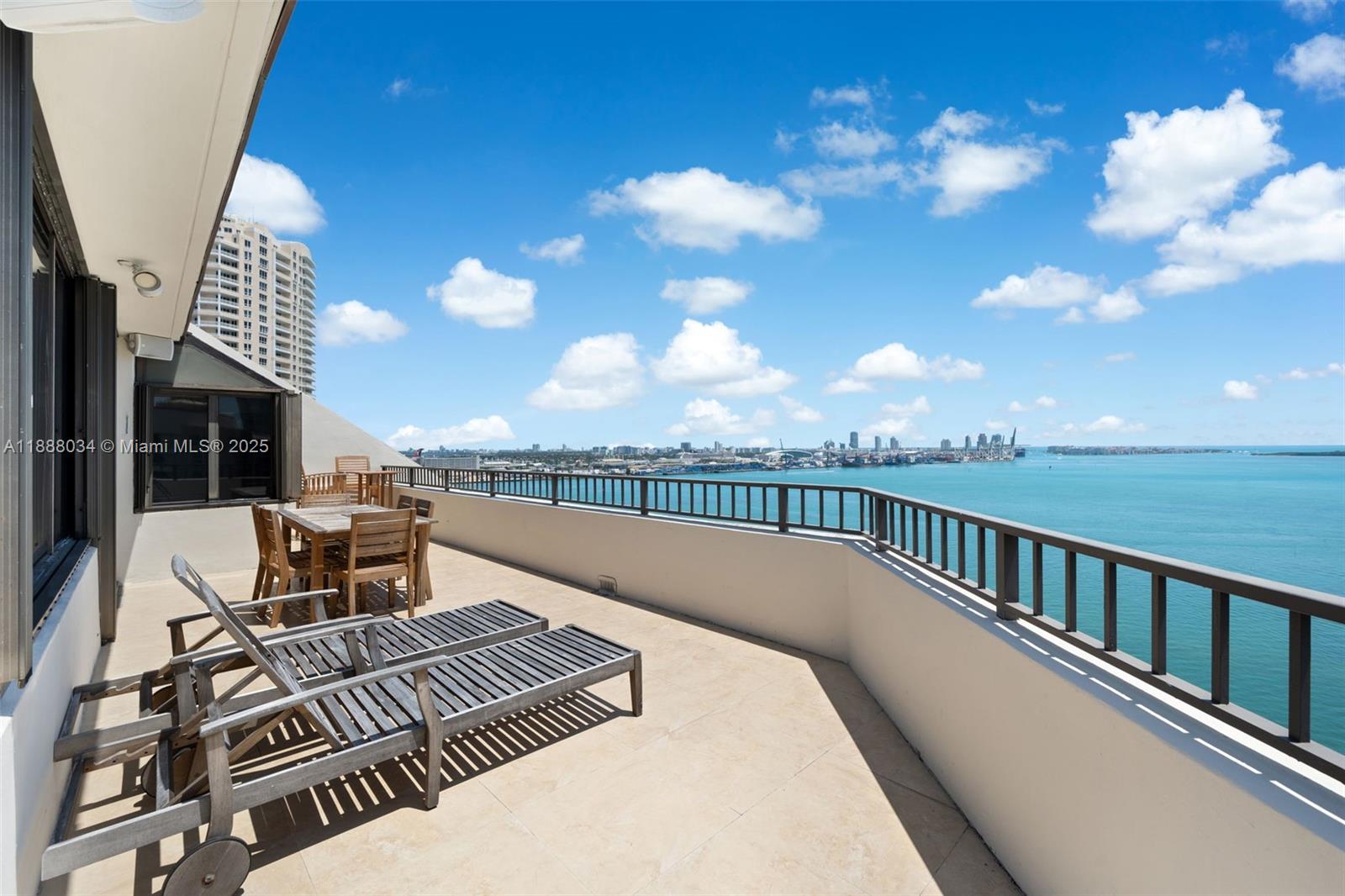 520 Brickell Key Dr #UPH-03 Miami, FL 33131 520 Brickell Key Dr #UPH-03 Miami, FL 33131