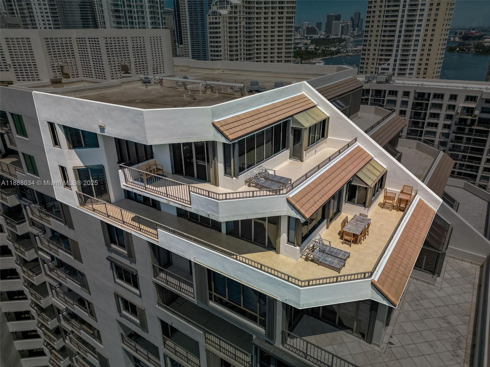 520 Brickell Key Dr #UPH-03 Miami, FL 33131 520 Brickell Key Dr #UPH-03 Miami, FL 33131