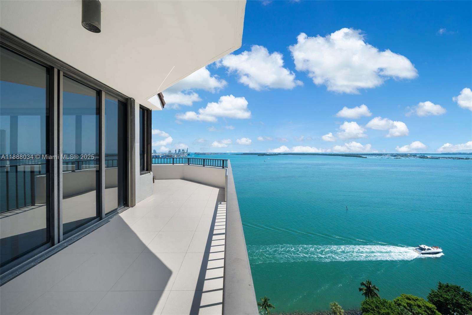 520 Brickell Key Dr #UPH-03 Miami, FL 33131 520 Brickell Key Dr #UPH-03 Miami, FL 33131