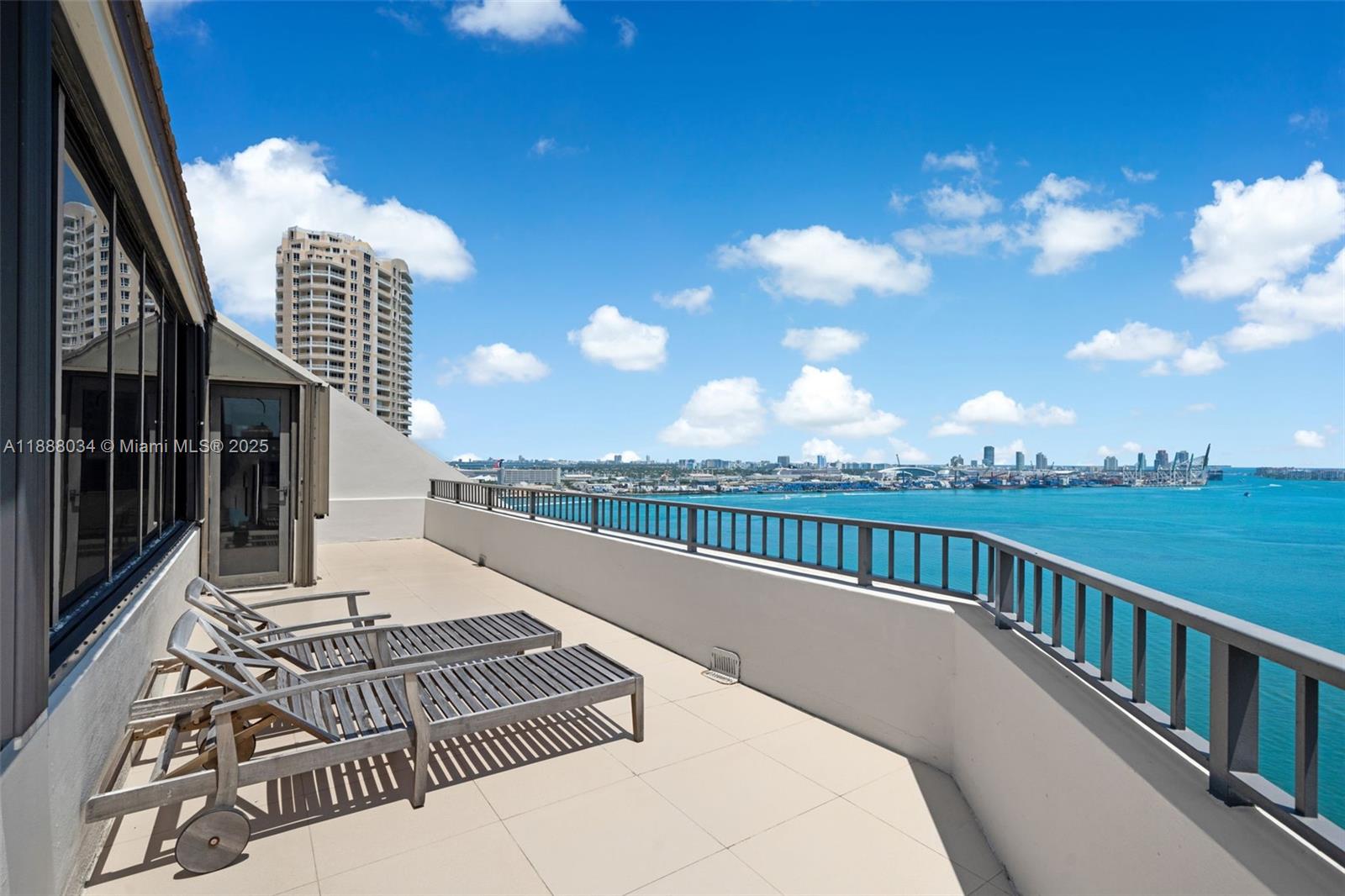 520 Brickell Key Dr #UPH-03 Miami, FL 33131 520 Brickell Key Dr #UPH-03 Miami, FL 33131