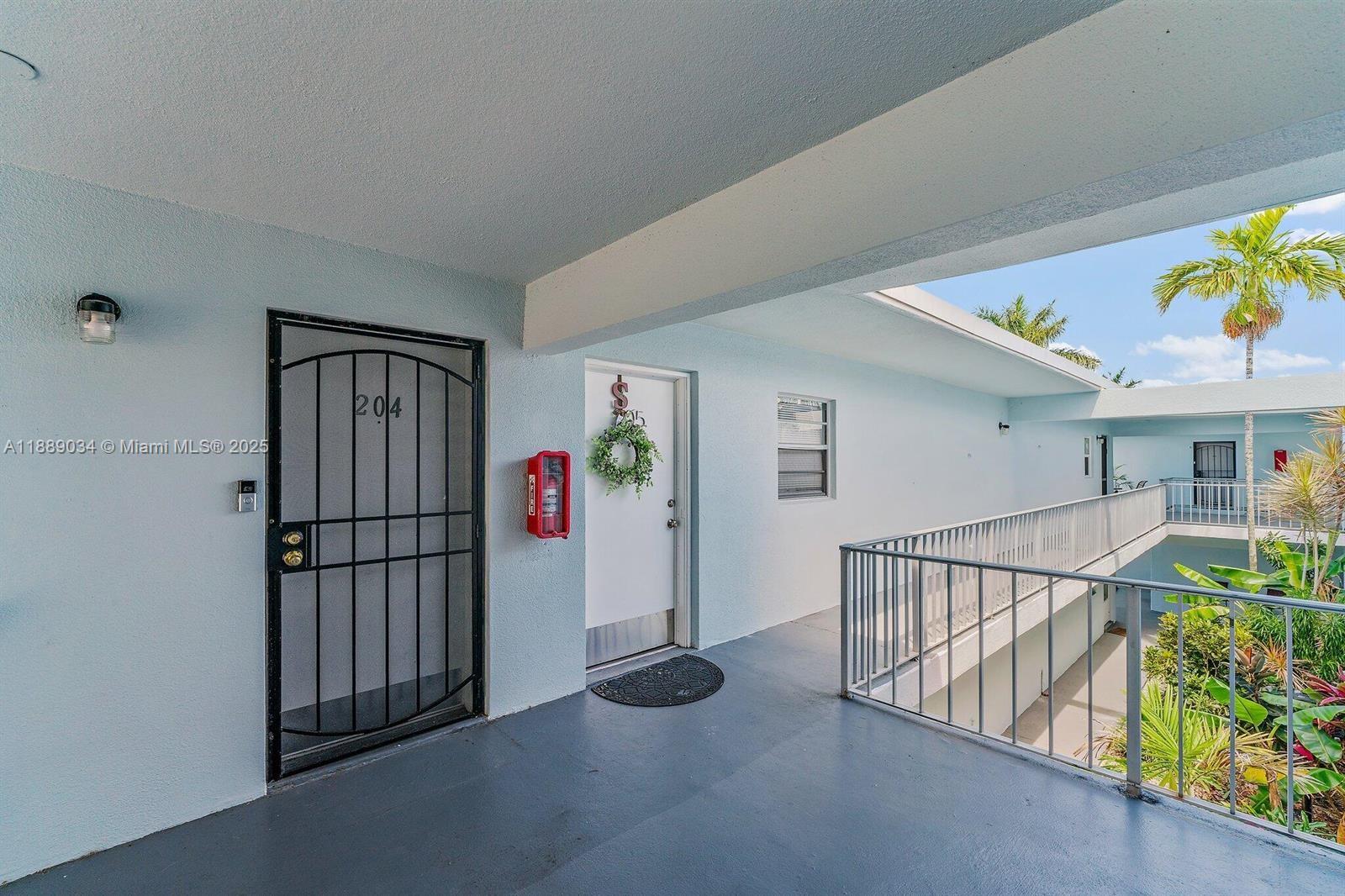725 Hummingbird Way #204