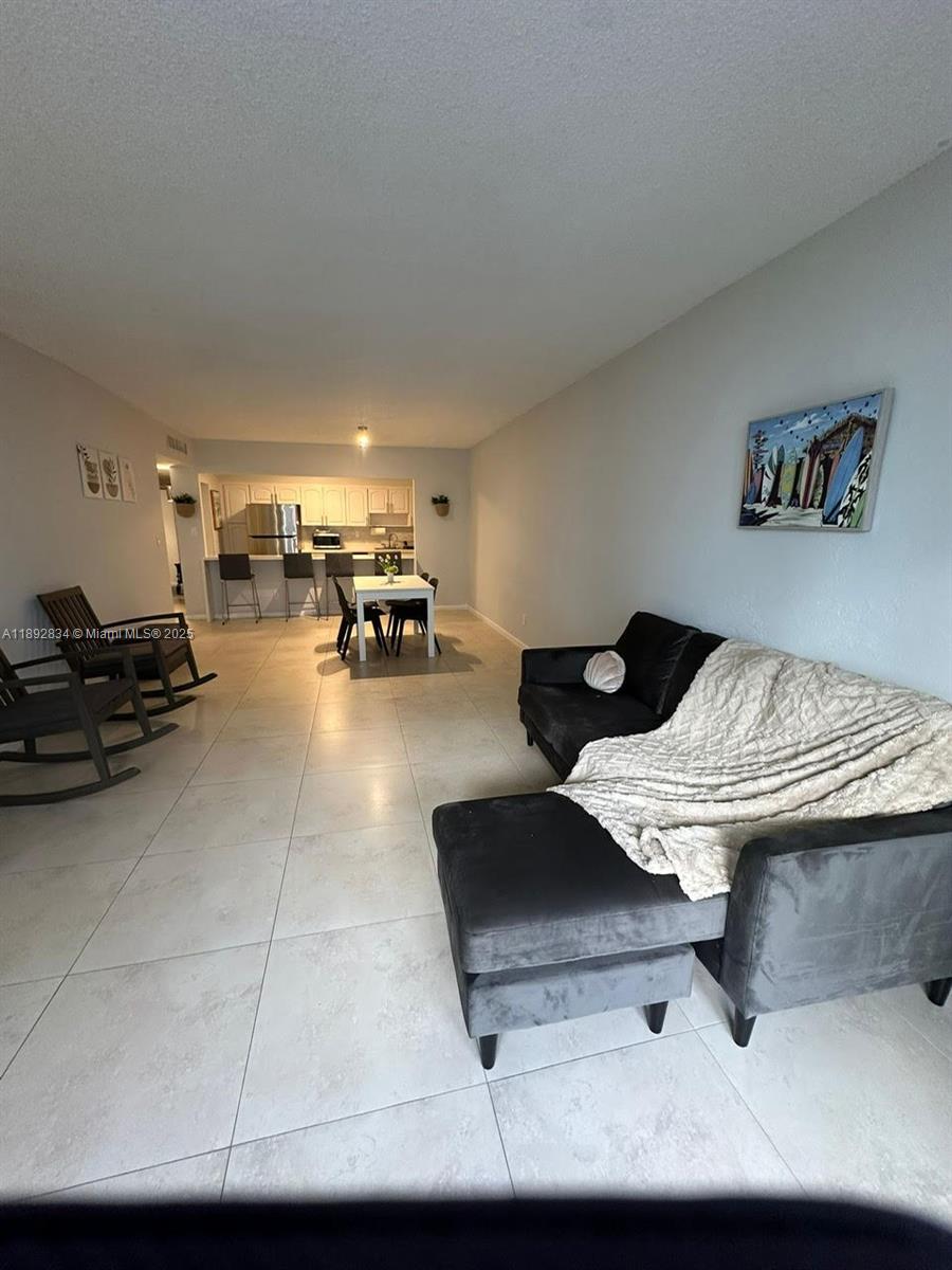 19380 Collins Ave #511
