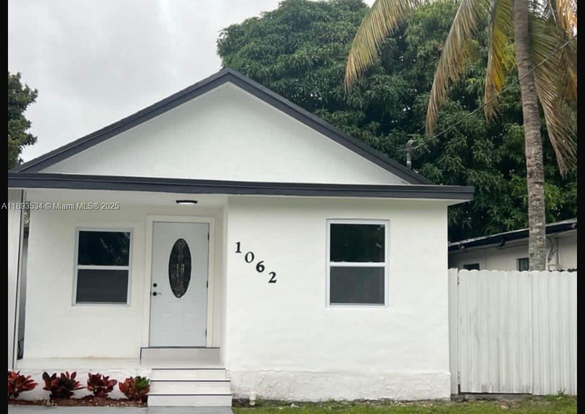 1062 NW 25th St