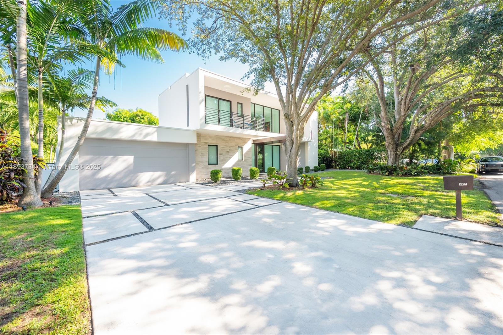 5921 SW 87th St South Miami, FL 33143