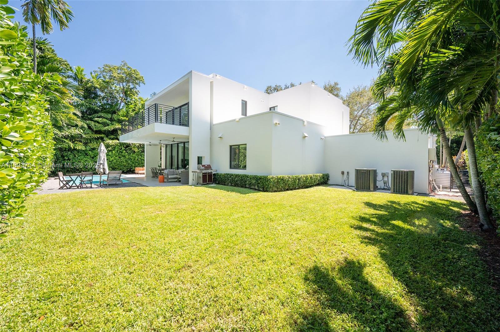 5921 SW 87th St South Miami, FL 33143