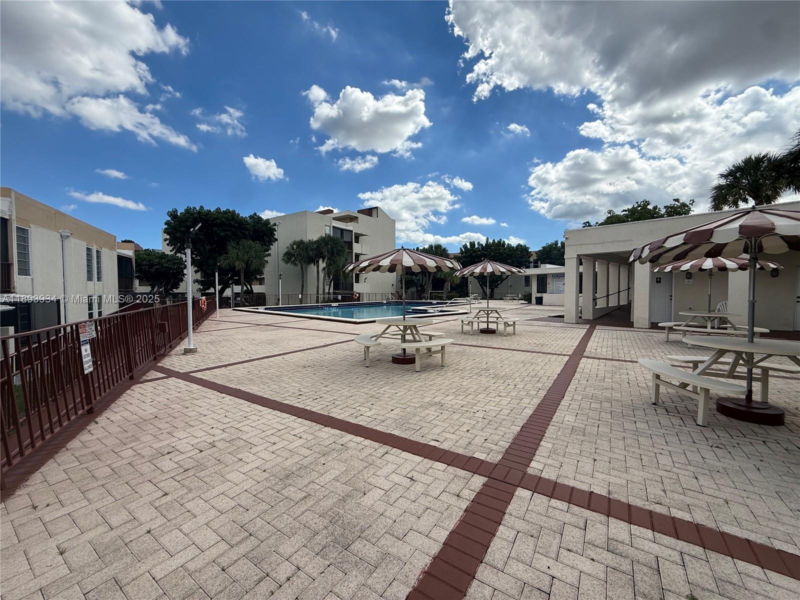 8860 Fontainebleau Blvd #305