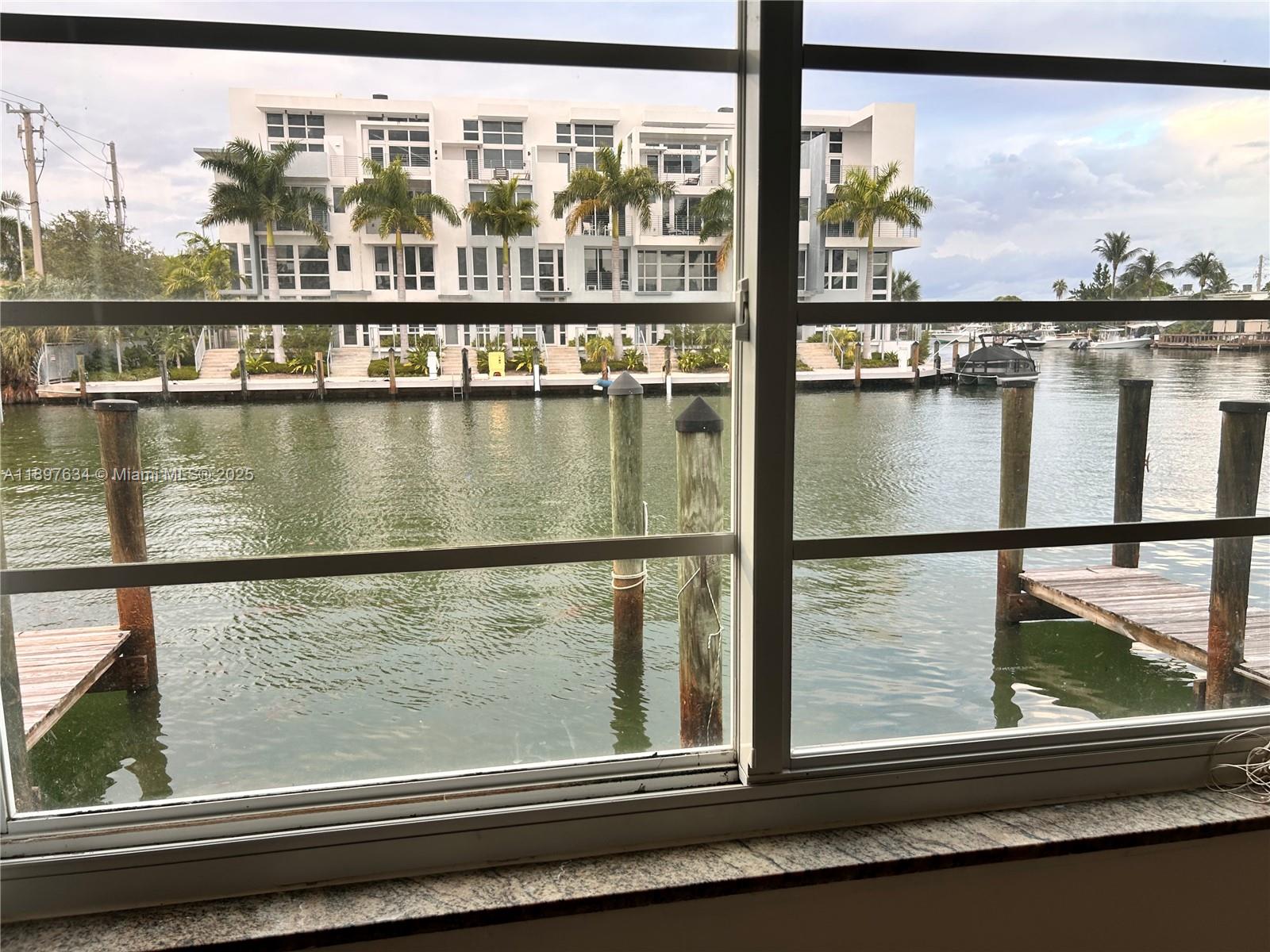 7207 Bay Dr
