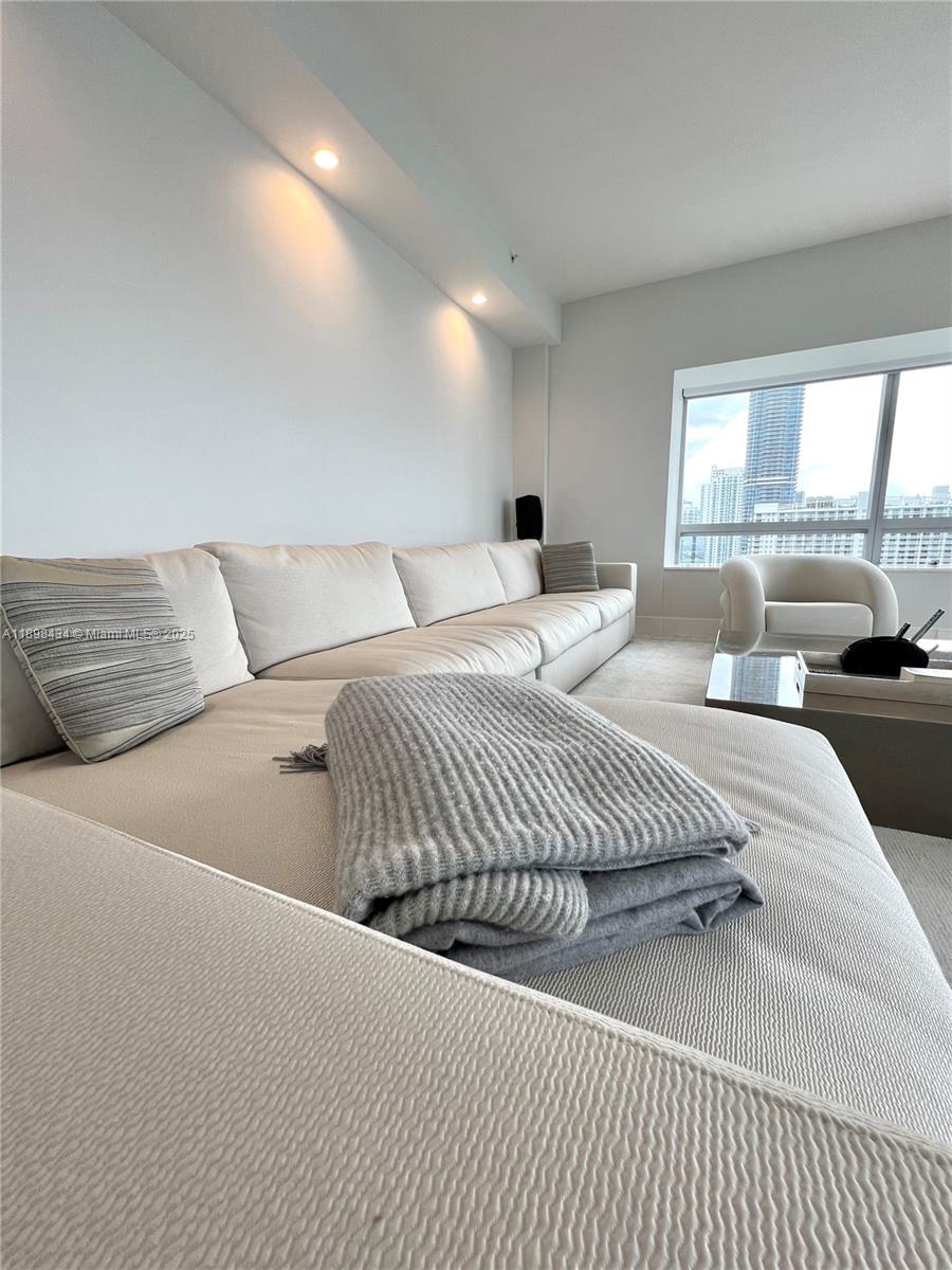 1435 Brickell Ave #3307 Miami, FL 33131