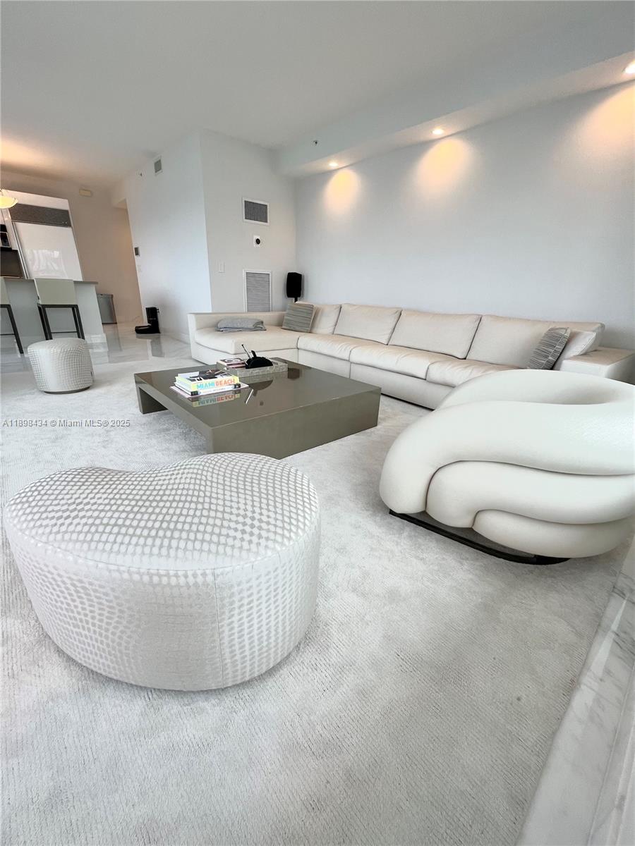 1435 Brickell Ave #3307 Miami, FL 33131