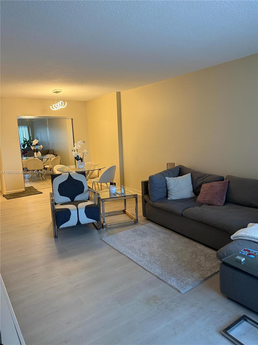 400 Kings Pt Dr #408