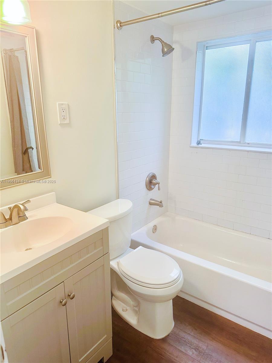 95 Edgewater Dr #107 Coral Gables, FL 33133