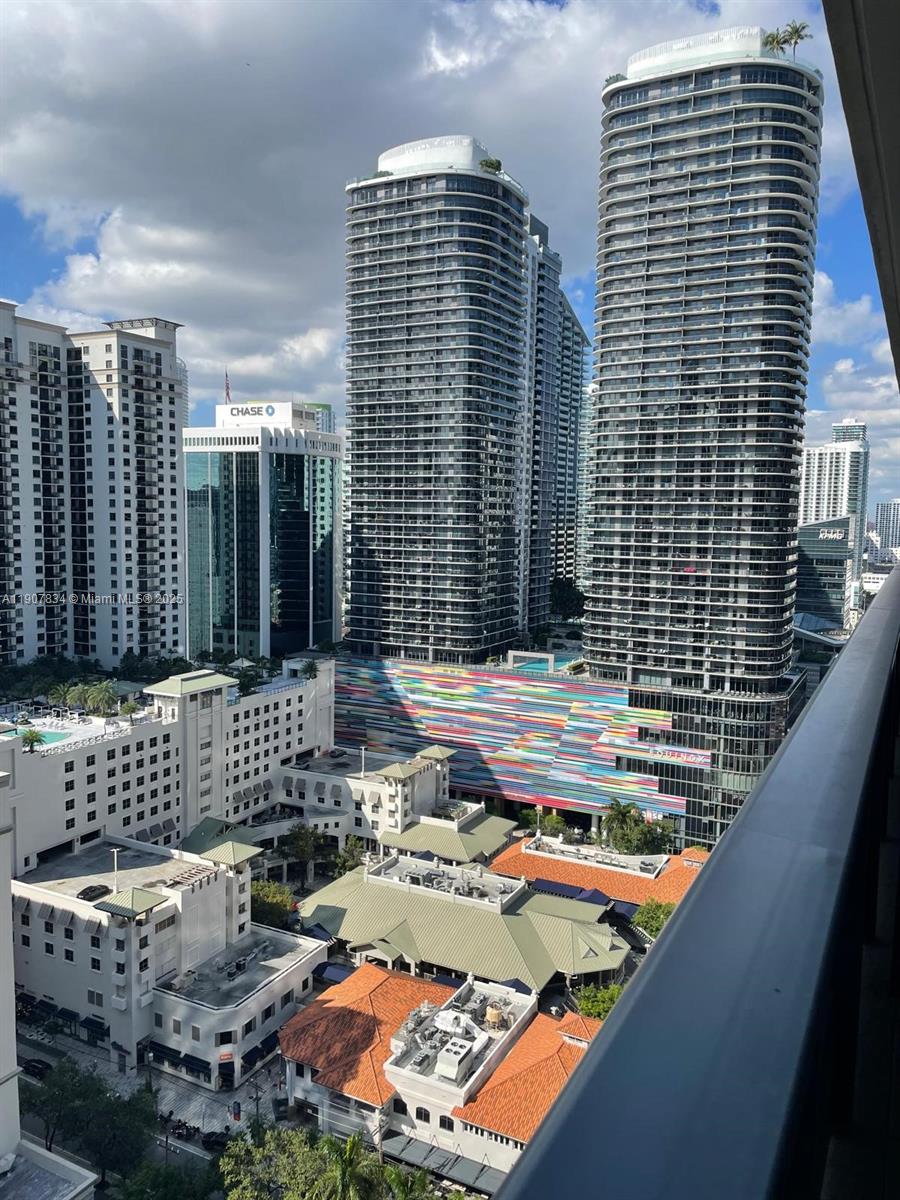 1000 Brickell Plz #2404