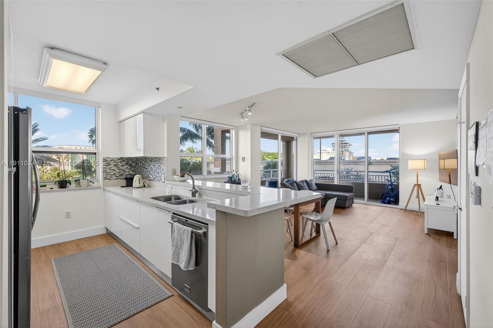 19501 W Country Clb Dr #313