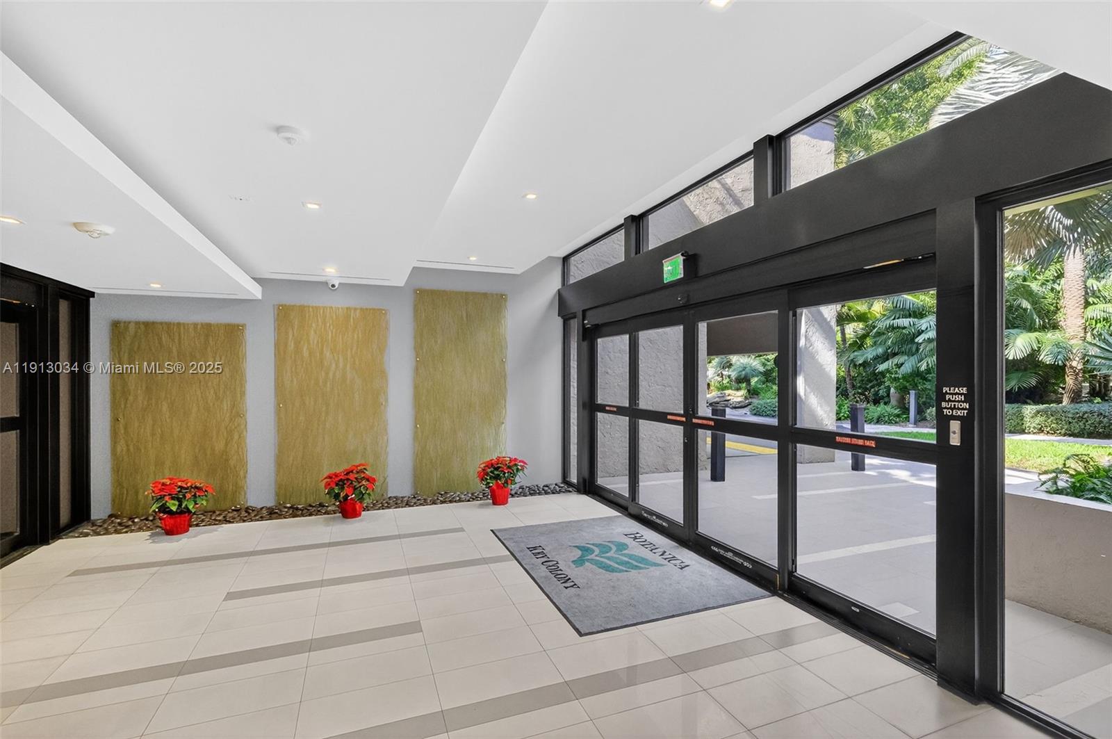 181 Crandon Blvd #106 Key Biscayne, FL 33149