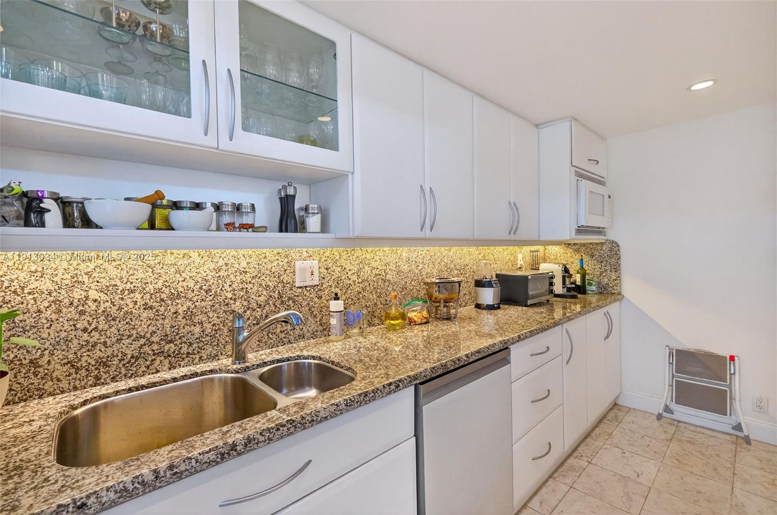 181 Crandon Blvd #106 Key Biscayne, FL 33149