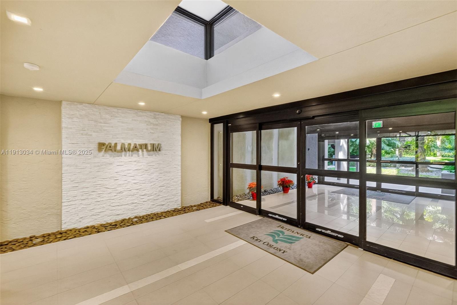 181 Crandon Blvd #106 Key Biscayne, FL 33149