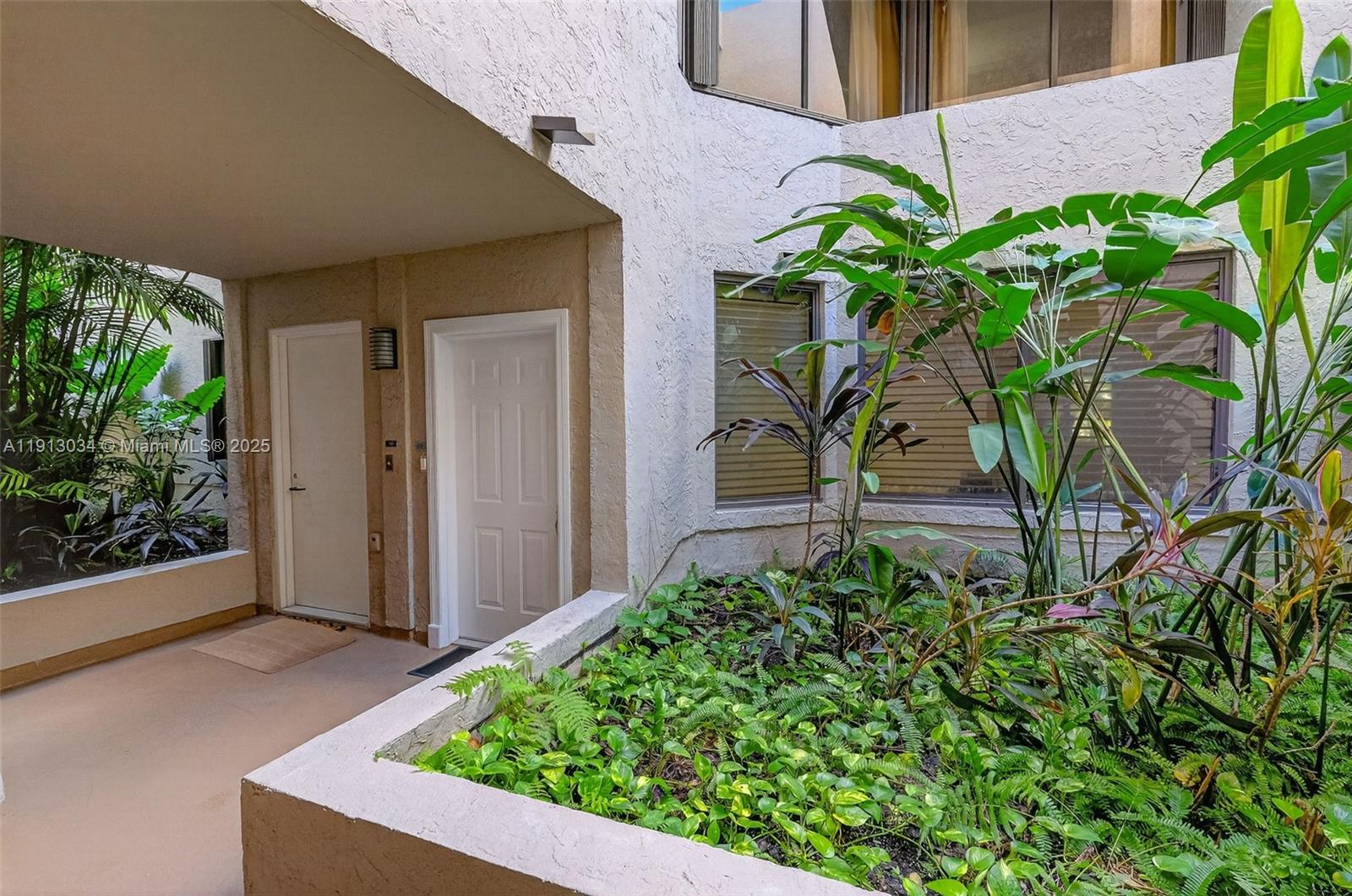 181 Crandon Blvd #106 Key Biscayne, FL 33149