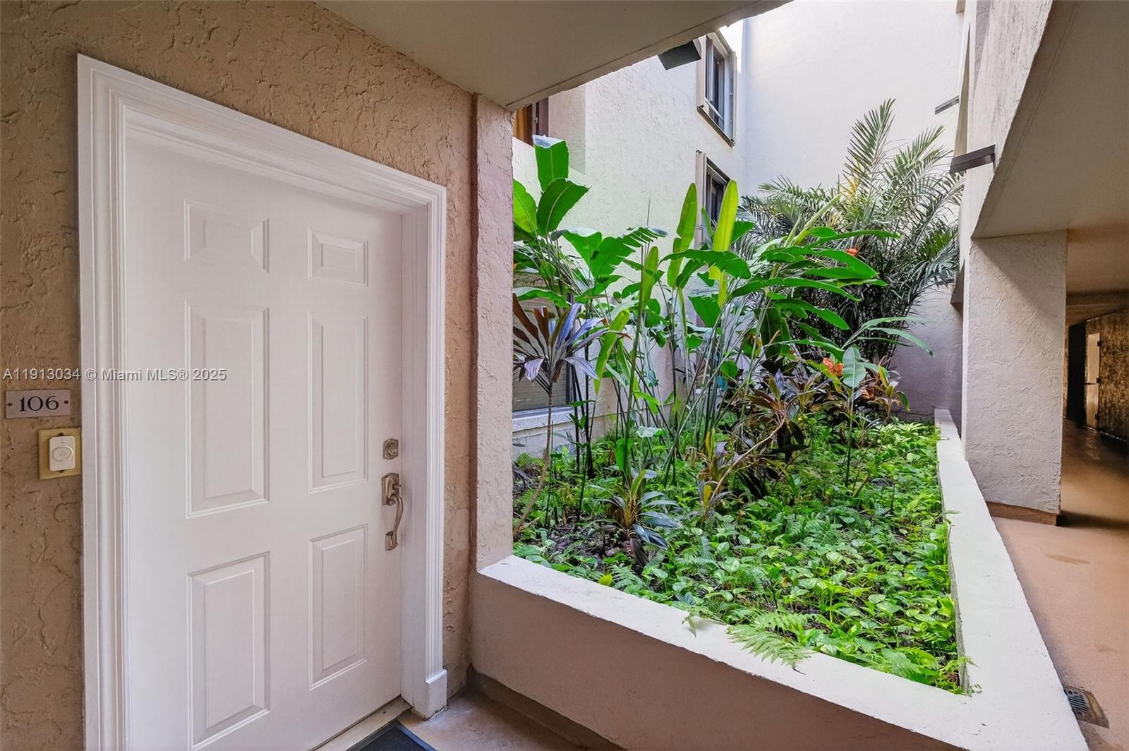 181 Crandon Blvd #106 Key Biscayne, FL 33149