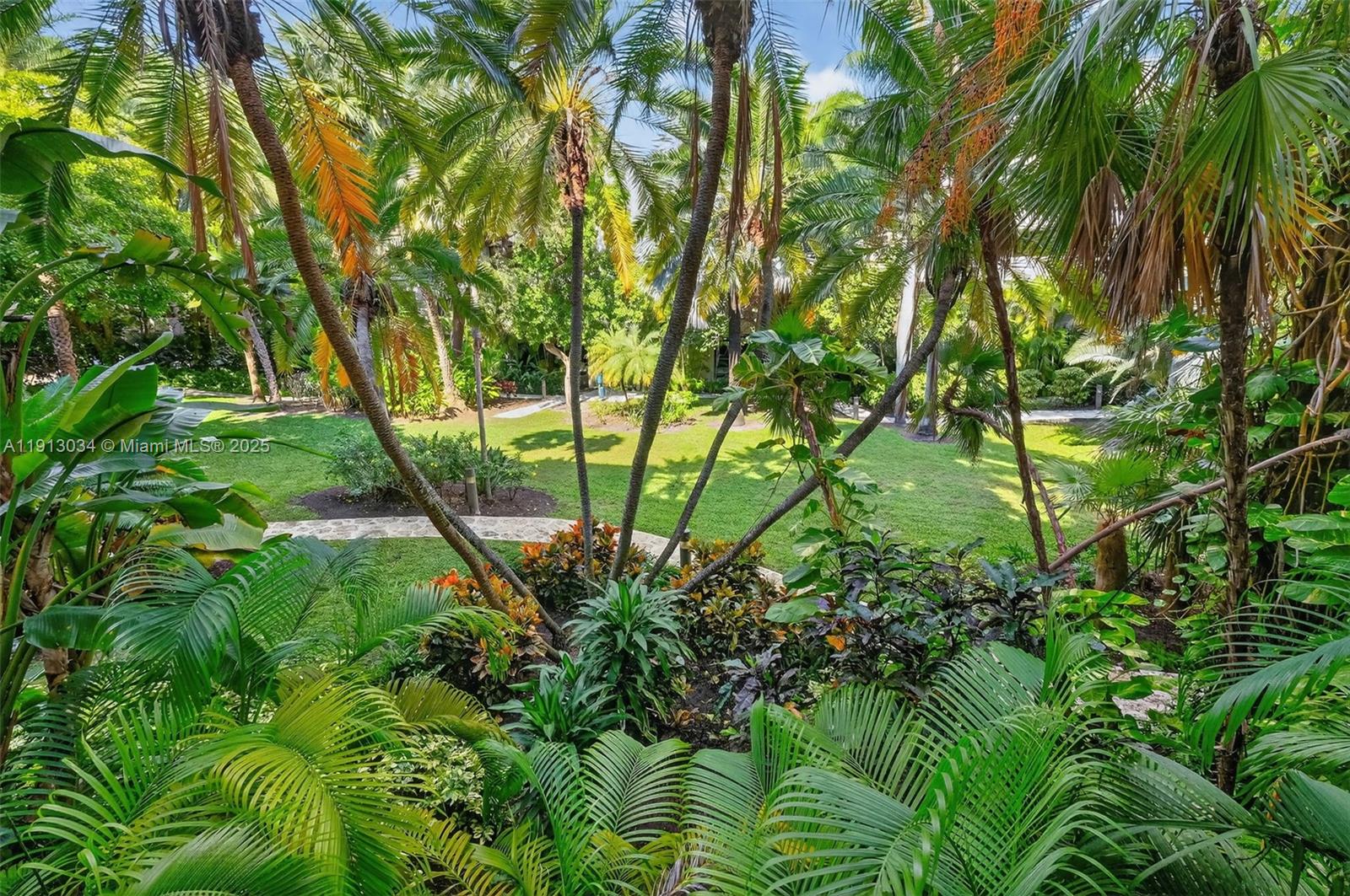 181 Crandon Blvd #106 Key Biscayne, FL 33149